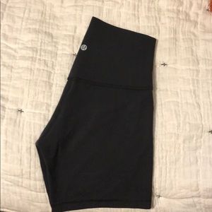 Sold out everywhere-Lululemon Align 6in shorts BLK